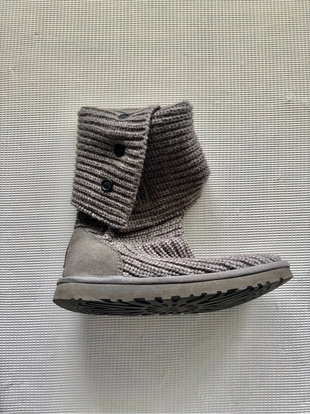 UGG Classic Women Cardy Heather Grey Knit Boots (Size 7 Women’s)